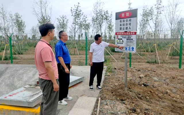 檢查生活垃圾填埋場(chǎng)有限空間作業(yè)警示標(biāo)識(shí).jpg